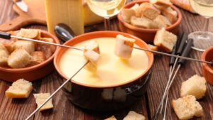 Cách làm món fondue phô mai kiểu Thụy Sĩ