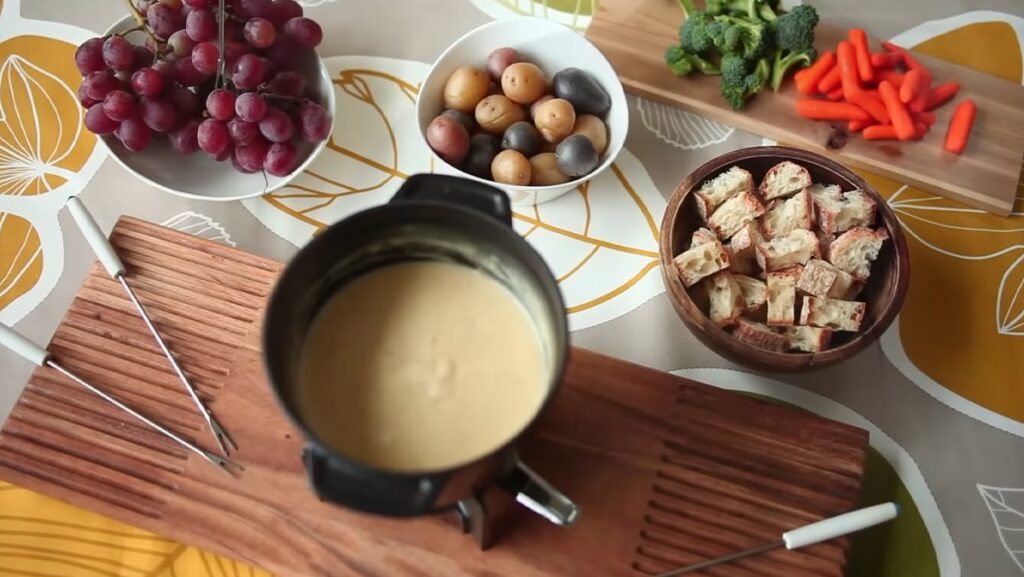  Cách chế biến món fondue phô mai kiểu Thụy Sĩ