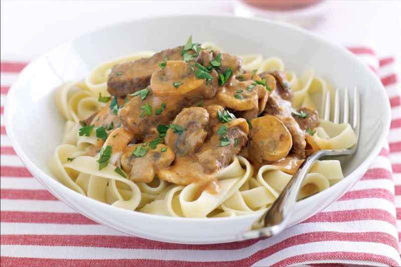 Món ăn kèm với stroganoff thịt bò