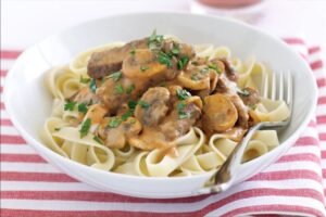 Cách làm món stroganoff thịt bò kiểu Nga